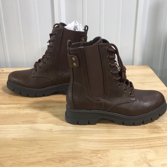 New WB Woman’s White Mountain Chevy DK Brown Smooth Boots - Picture 3 of 8